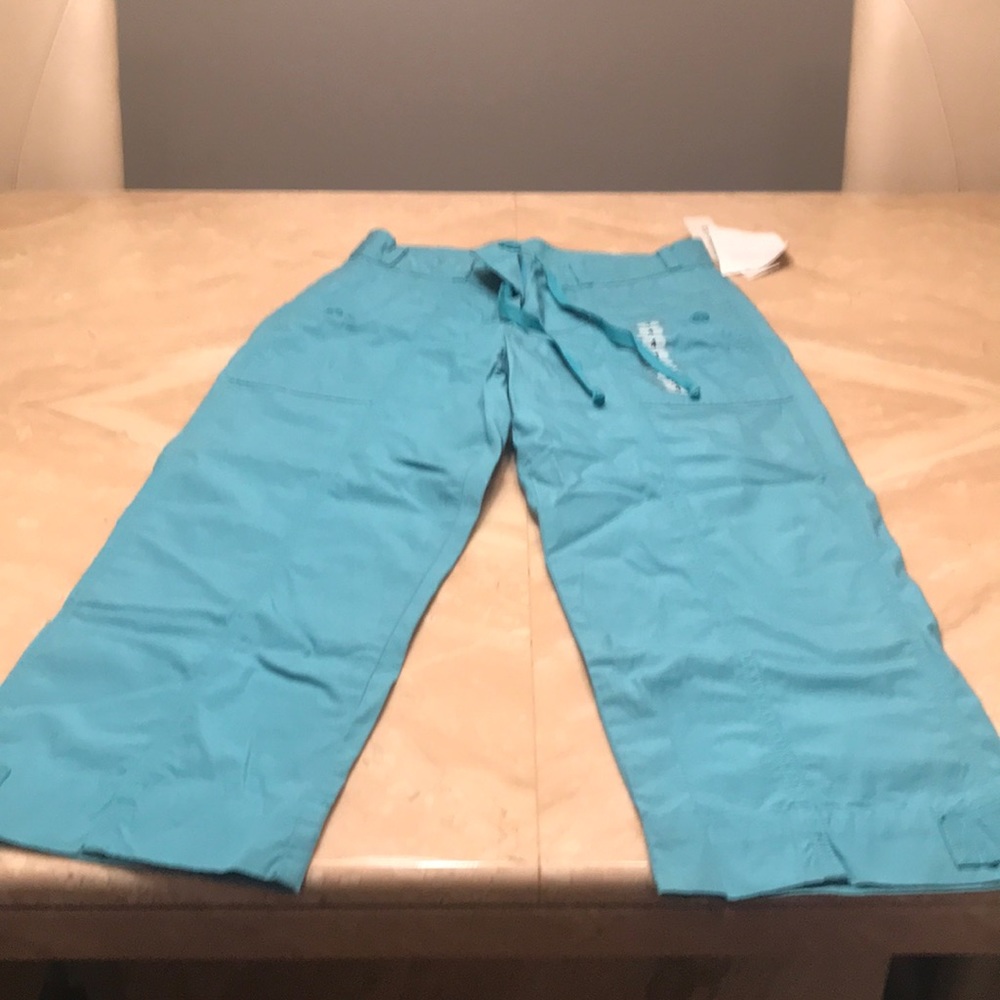 New Calvin Klein Spring cargo capris-w/ tags